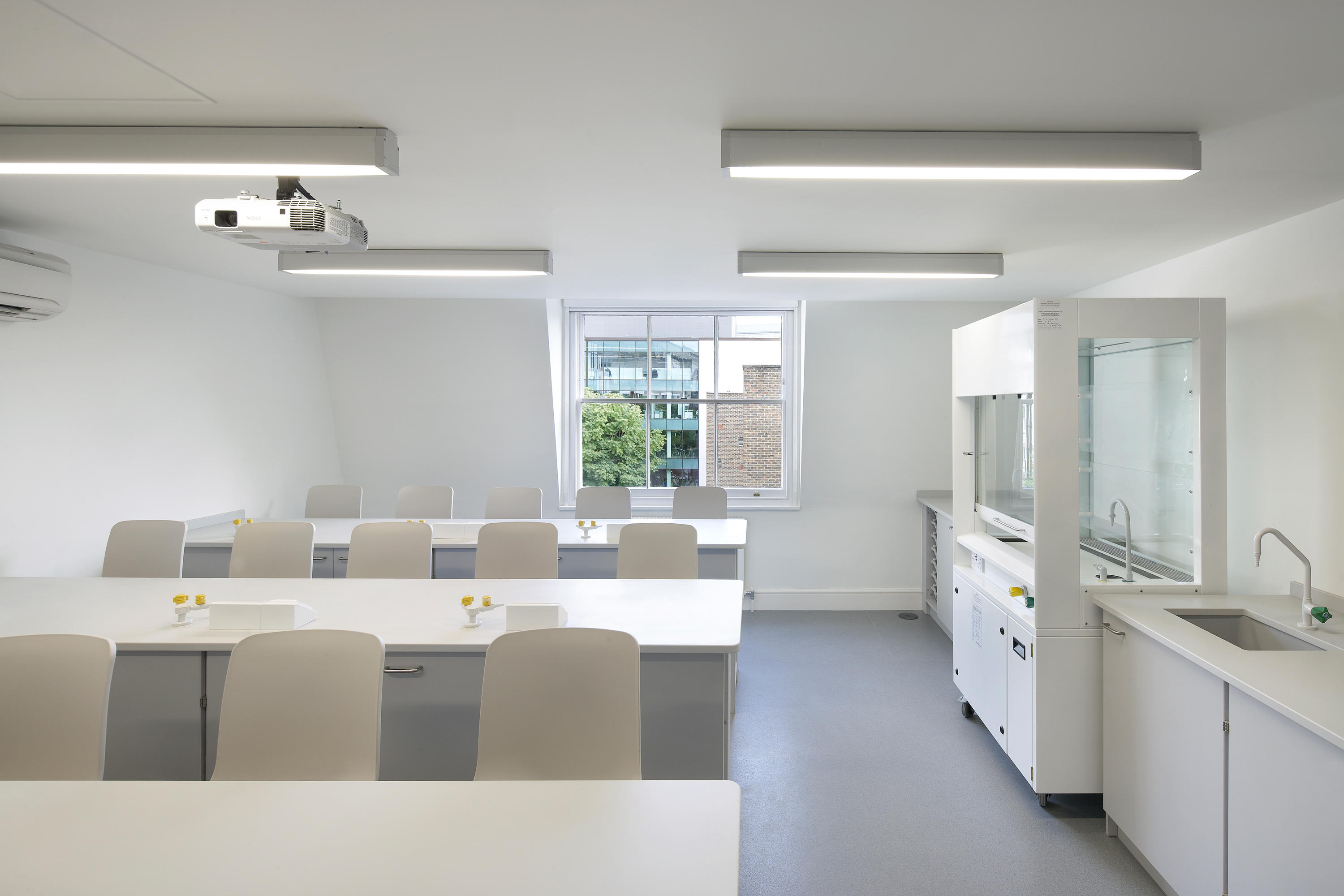 办公椅|现代真皮会议椅|办公家具|设计师家具|哈尔洽谈椅